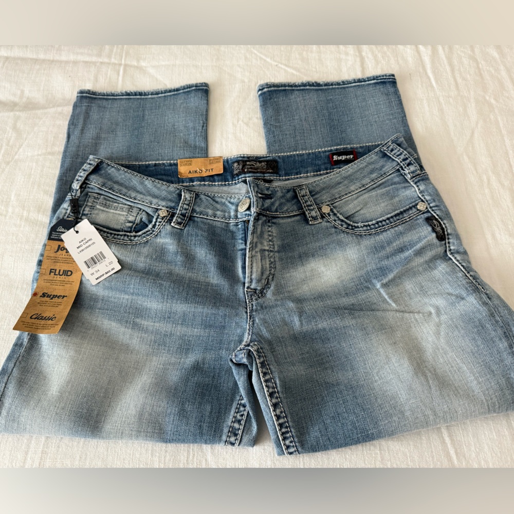 Women’s Silver Aiki Mid Capri length size 34 / 22